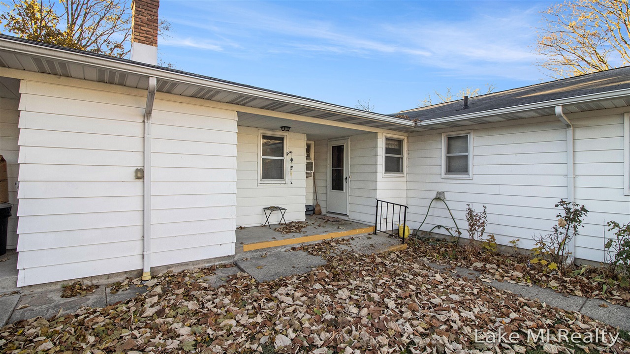 2nd image of 2130 Banner Dr, Wyoming, MI 49509