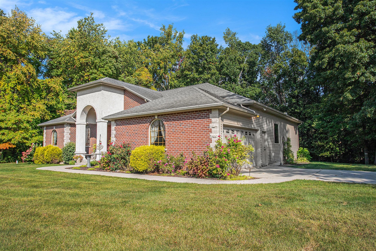 2nd image of 106 Buckingham Ln, Battle Creek, MI 49017 | MLS# 70543957