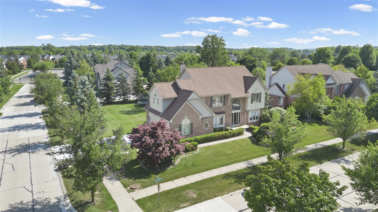 3rd image of 592 Terrace Ct, Canton, MI 48188 | MLS# 70543963