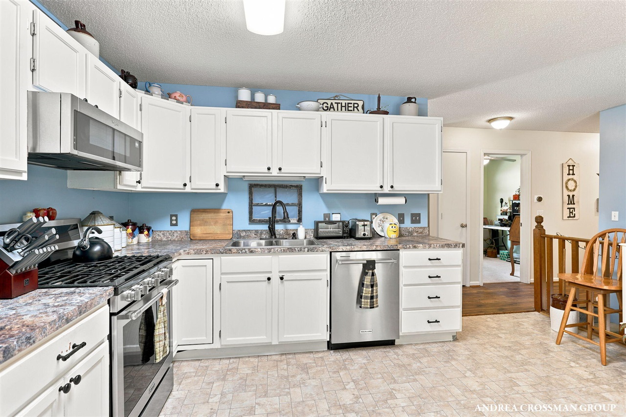4th image of 1095 Becker Rd, Muskegon, MI 49445 | MLS# 70543973