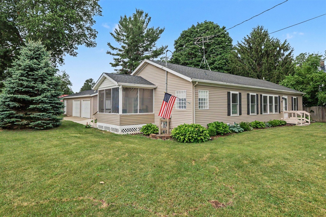Homes for sale in Athens, MI | 204 E Holcomb St, Athens, MI 49011 | MLS# 70544020