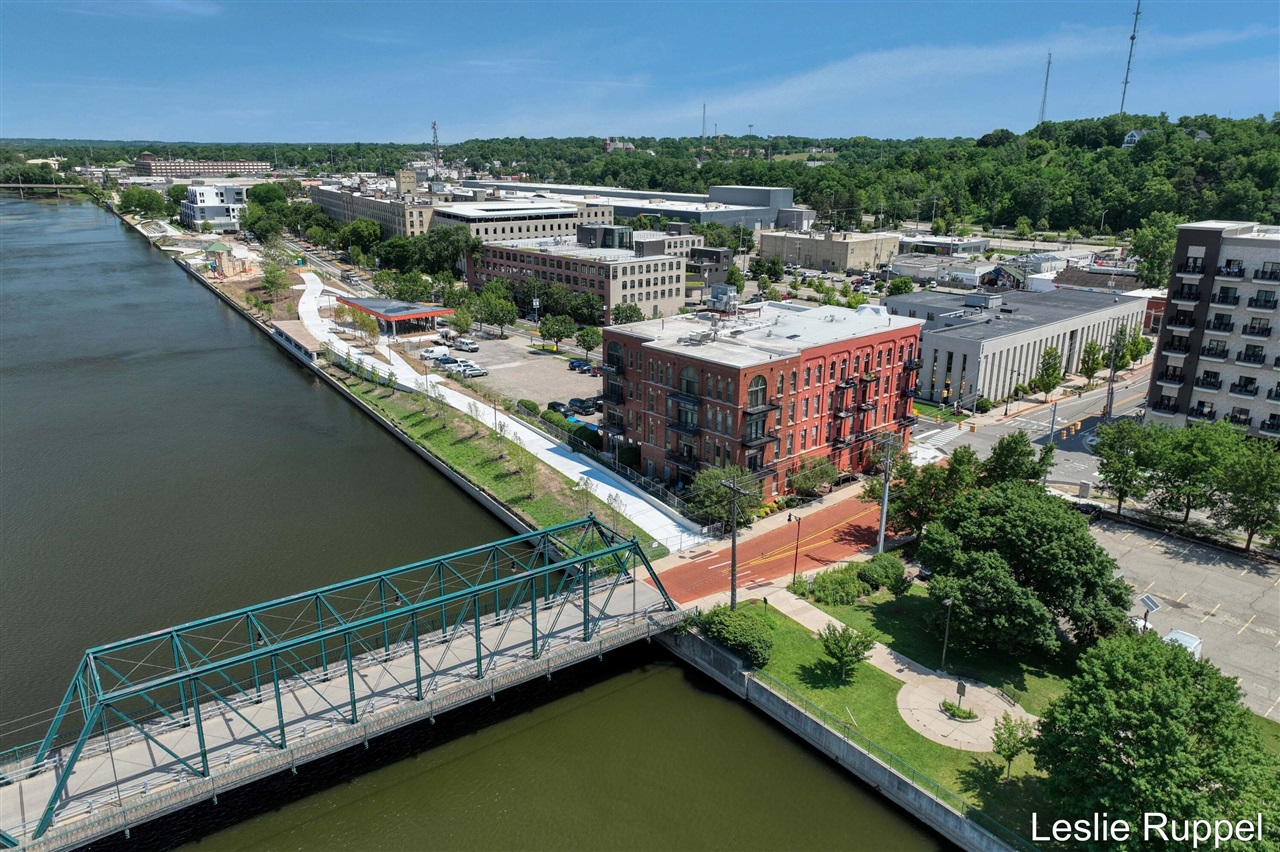 Listing Photo 2 - Condo for sale in building located at 801 Monroe Ave, Grand Rapids, MI 49503 - Unit #206