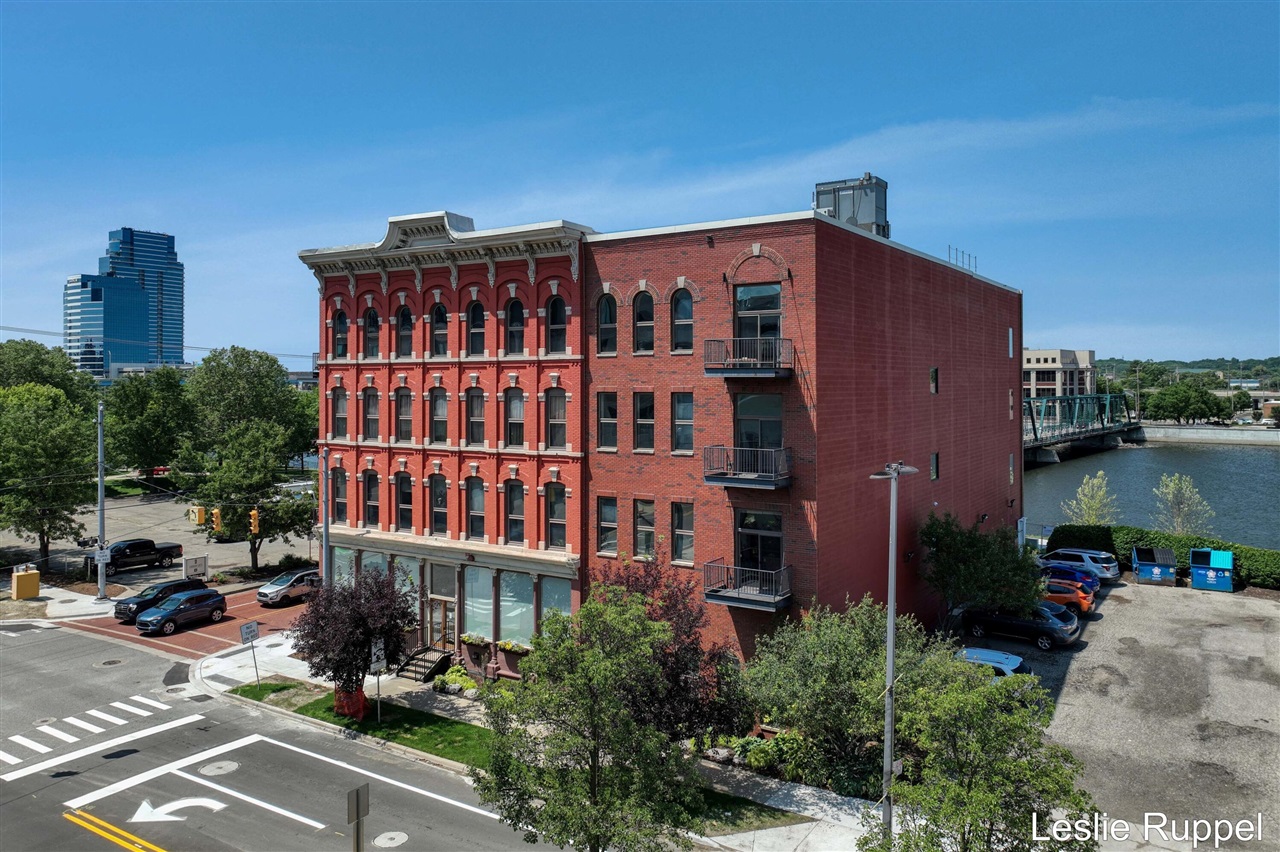 Listing Photo 4 - Condo for sale in building located at 801 Monroe Ave, Grand Rapids, MI 49503 - Unit #206