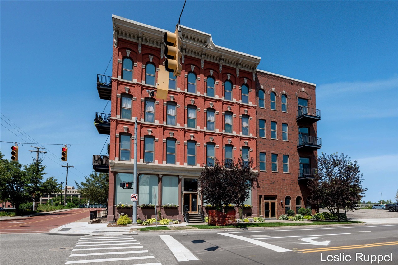 Listing Photo 5 - Condo for sale in building located at 801 Monroe Ave, Grand Rapids, MI 49503 - Unit #206