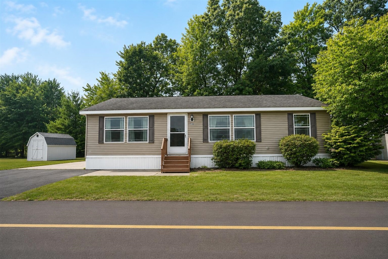 1st image of 530 E Rainbow Rd, Newaygo, MI 49337 | MLS# 70544195