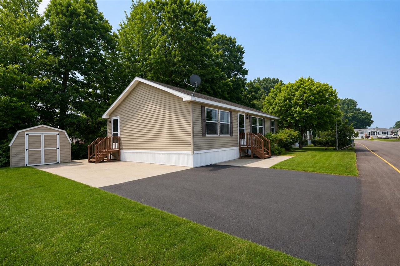2nd image of 530 E Rainbow Rd, Newaygo, MI 49337 | MLS# 70544195