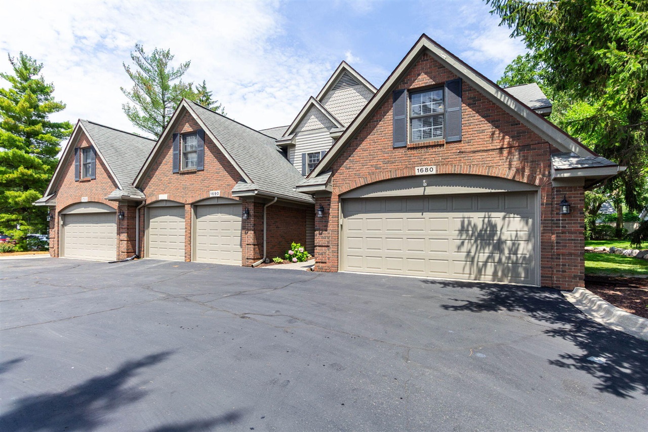 Homes for sale in Clawson, MI | 1680 Alyssa Ln, Clawson, MI 48017 | MLS# 70544210