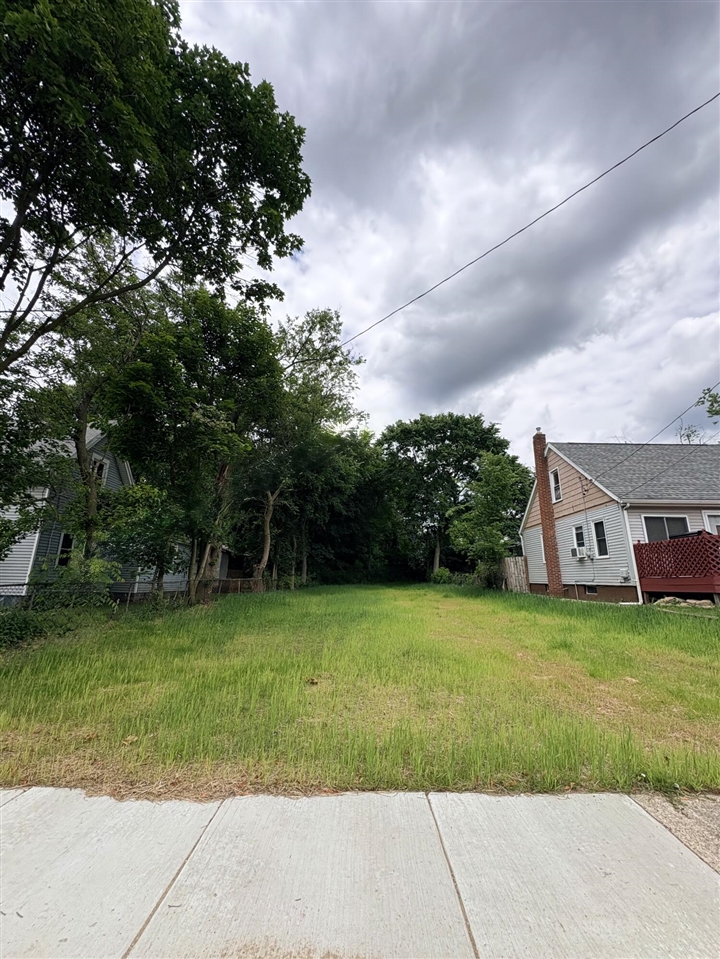 2nd image of 814 E North St, Jackson, MI 49202 | MLS# 70544277