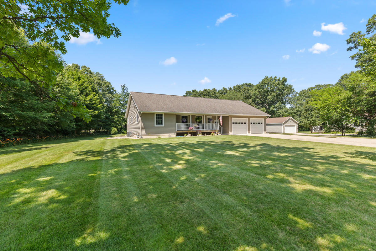 3rd image of 14113 136Th Ave, Grand Haven, MI 49417 | MLS# 70544391