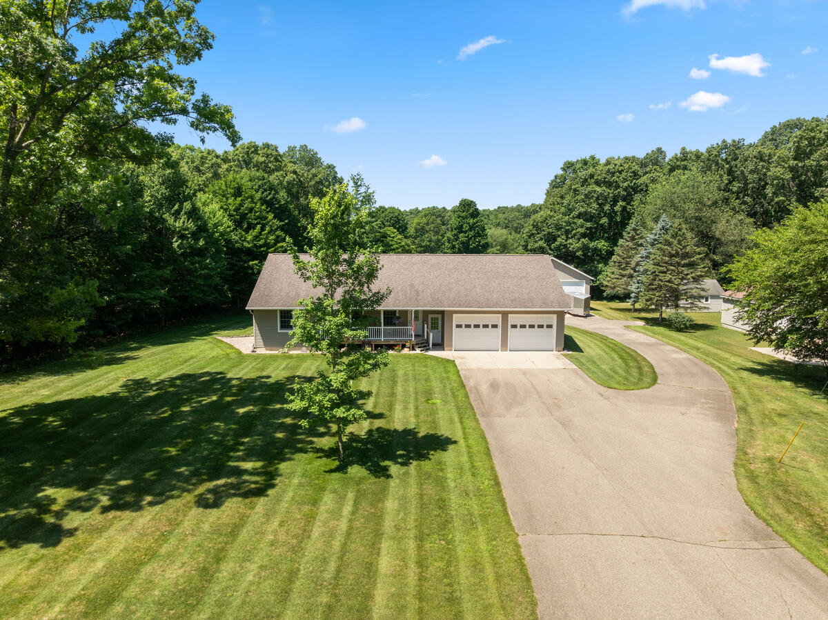 5th image of 14113 136Th Ave, Grand Haven, MI 49417 | MLS# 70544391