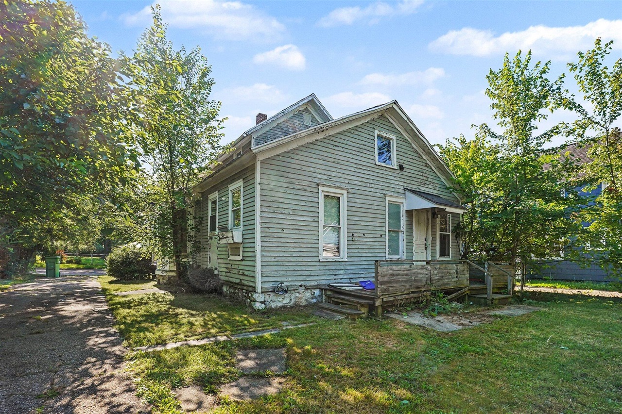 Homes for sale in Battle Creek, MI | 34 Poplar St, Battle Creek, MI 49017 | MLS# 70544476
