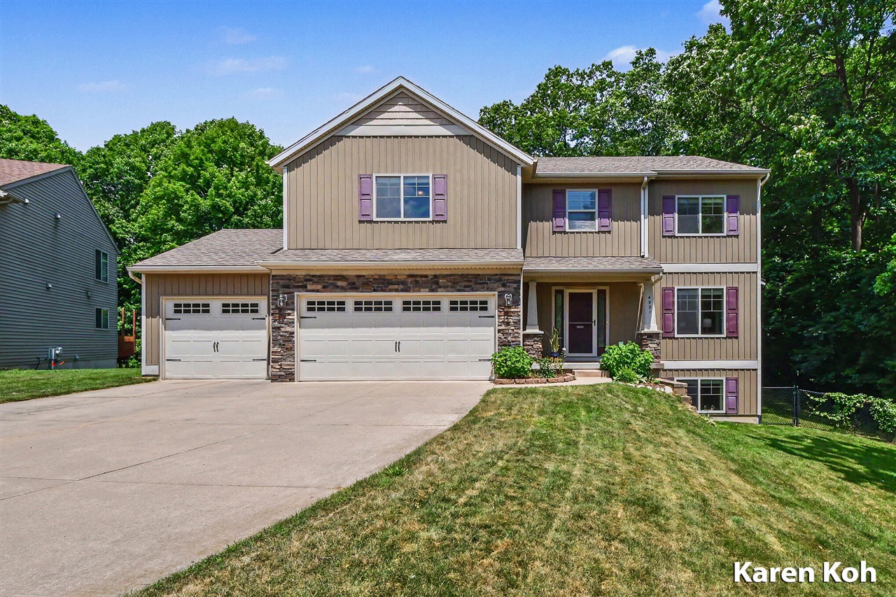Photo 1 of Sale Pending at 4521 Burton Forest Ct, Grand Rapids, MI 49546 | MLS# 70544562 | Listing updated on 2026-09-18