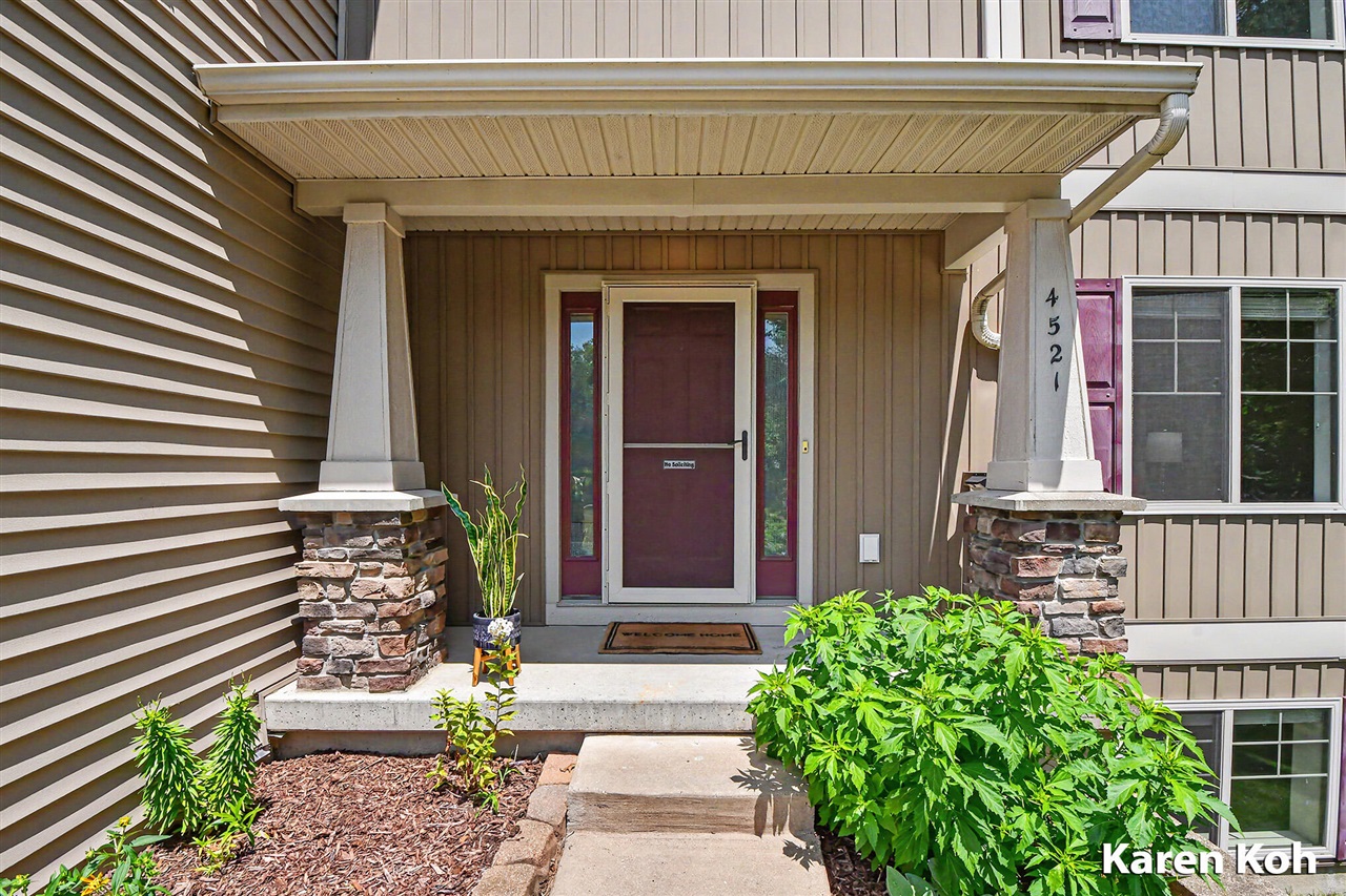 Photo 4 of Sale Pending at 4521 Burton Forest Ct, Grand Rapids, MI 49546 | MLS# 70544562 | Listing updated on 2026-09-18
