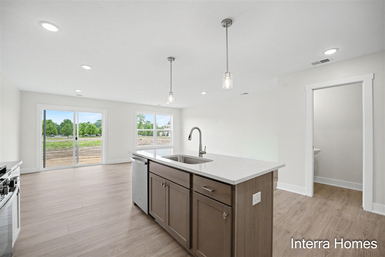 3rd image of 916 Indiana Avenue #15, South Haven, MI 49090 | MLS# 70544607