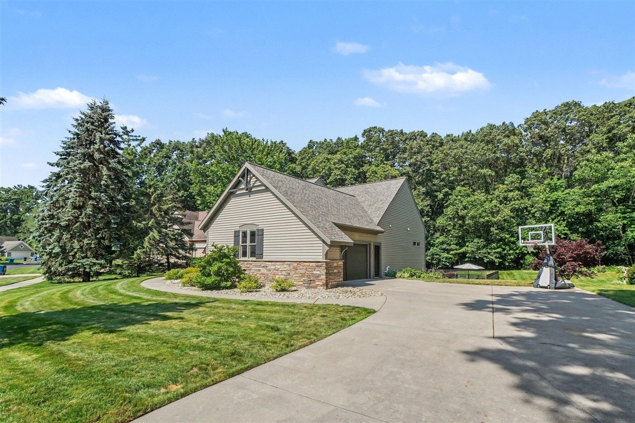 2nd image of 16033 Waterleaf Trl, Spring Lake, MI 49456 | MLS# 70544640
