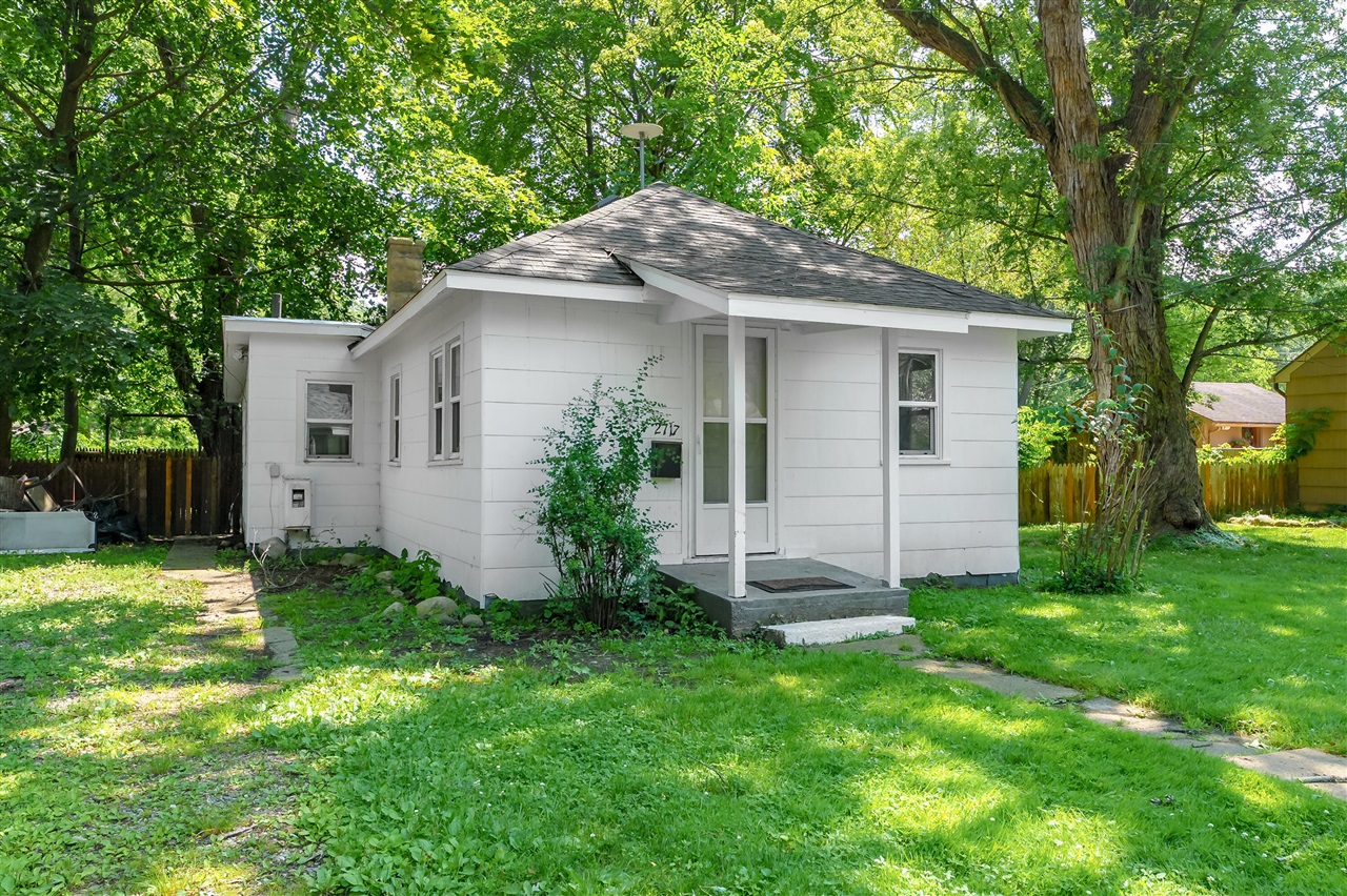 1st image of 2717 Springmont Ave, Kalamazoo, MI 49008 | MLS# 70544677