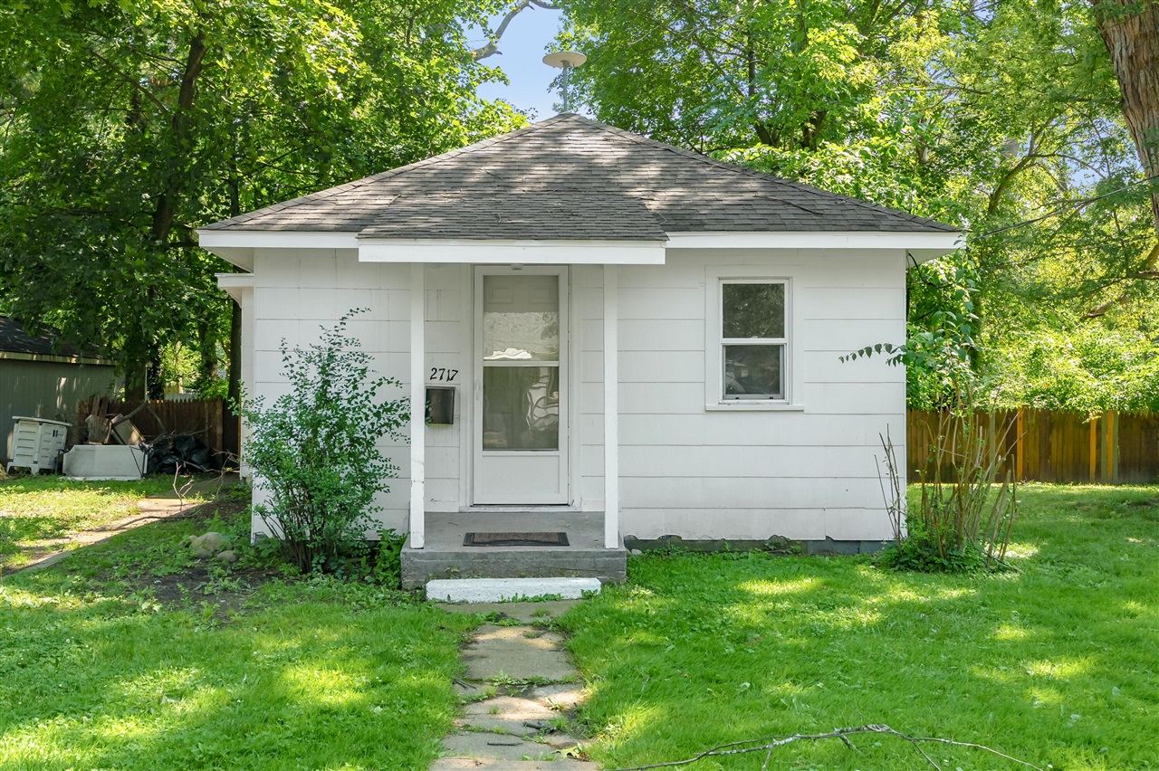 2nd image of 2717 Springmont Ave, Kalamazoo, MI 49008 | MLS# 70544677