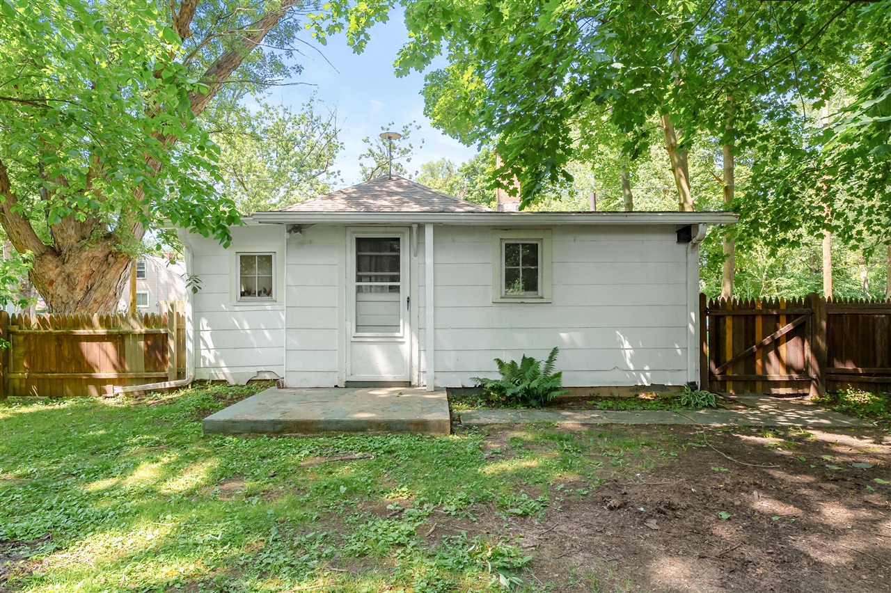 3rd image of 2717 Springmont Ave, Kalamazoo, MI 49008 | MLS# 70544677
