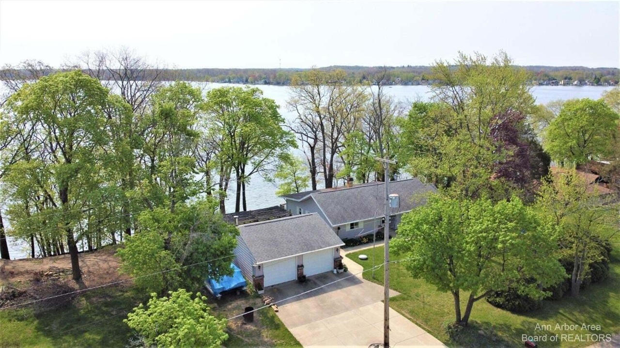 2nd image of 1827 Wamplers Heights Dr, Brooklyn, MI 49230 | MLS# 70544729