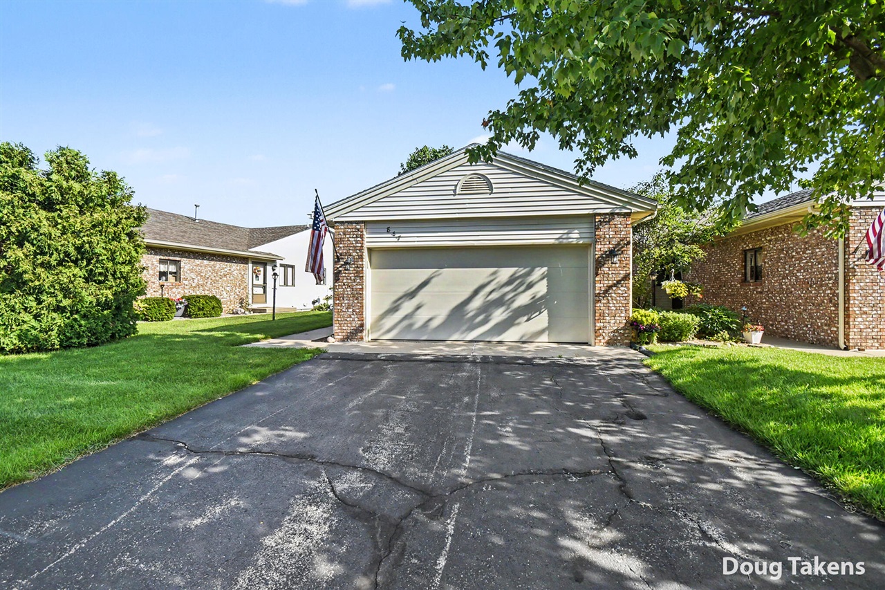 Homes for sale in Byron Center, MI | 867 Bayou Dr, Byron Center, MI 49315 | MLS# 70544780