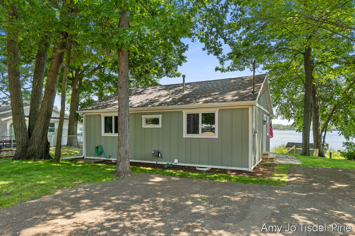 Homes for sale in Crystal, MI | 1760 S Colonel Point Dr, Crystal, MI 48818 | MLS# 70544811