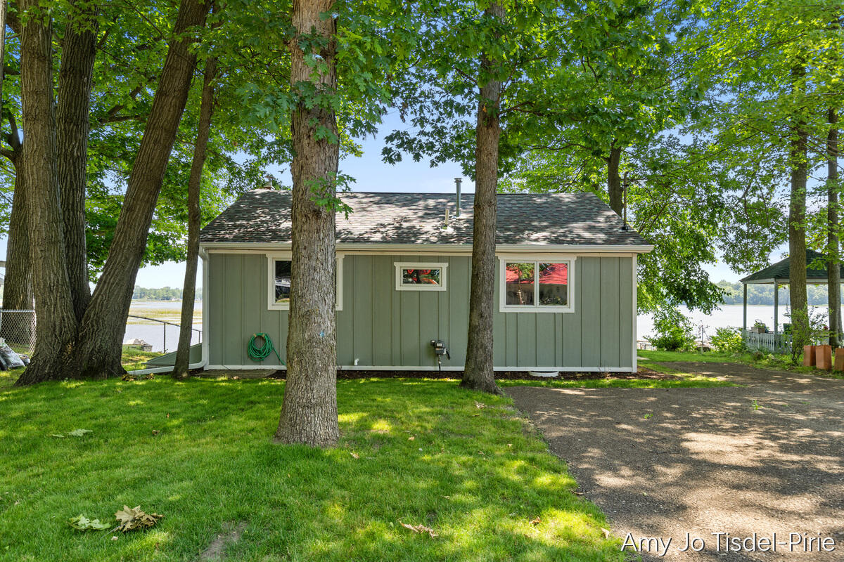 Homes for sale in Crystal, MI | 1760 S Colonel Point Dr, Crystal, MI 48818 | MLS# 70544811
