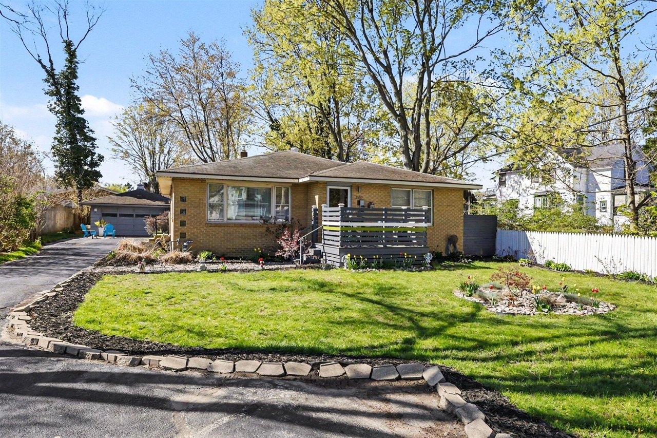 1st image of 342 E Napier Ave, Benton Harbor, MI 49022 | MLS# 70544847