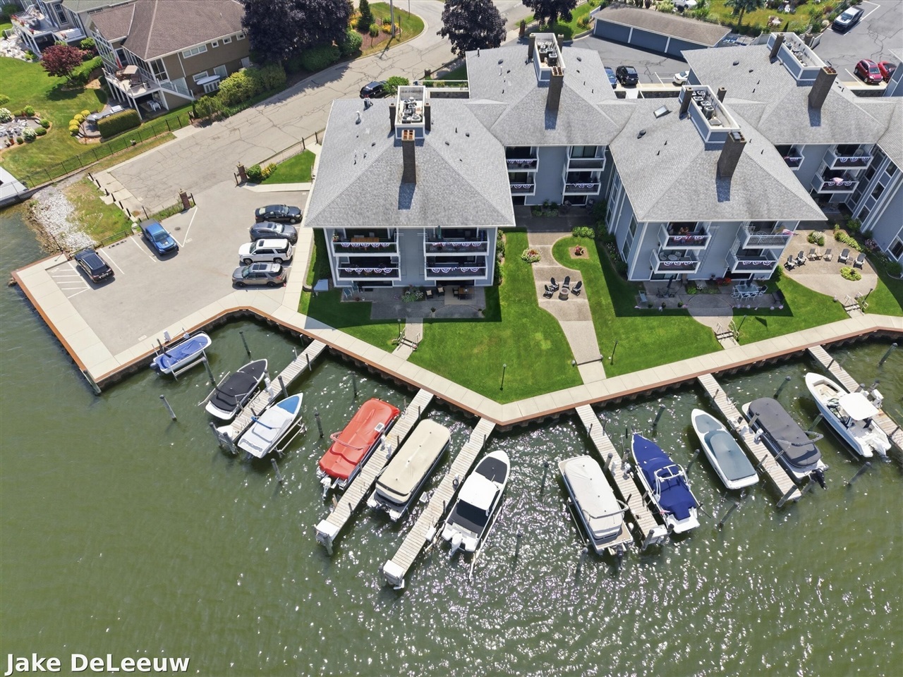 3rd image of 400 Lakeview Ct #01A, Spring Lake, MI 49456 | MLS# 70544916