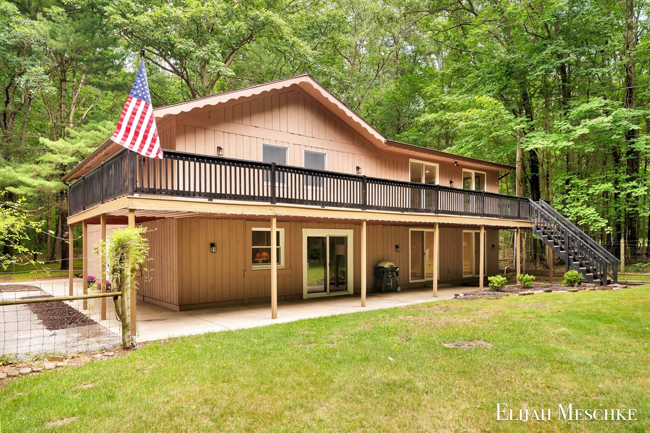 2nd image of 1160 Scenic Dr, Muskegon, MI 49445 | MLS# 70545008