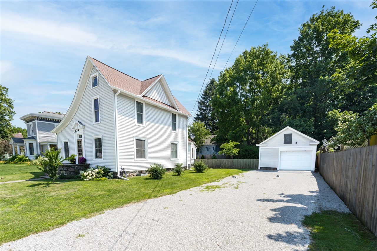 27th image of 208 N Lagrave St, Paw Paw, MI 49079 | MLS# 70545021