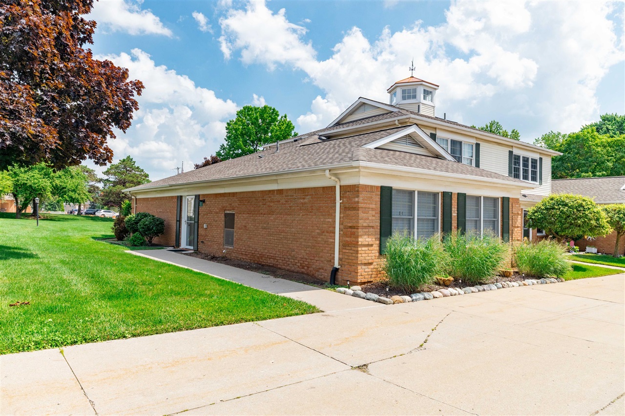 2nd image of 8217 Grays Dr #9, Grosse Ile, MI 48138 | MLS# 70545088