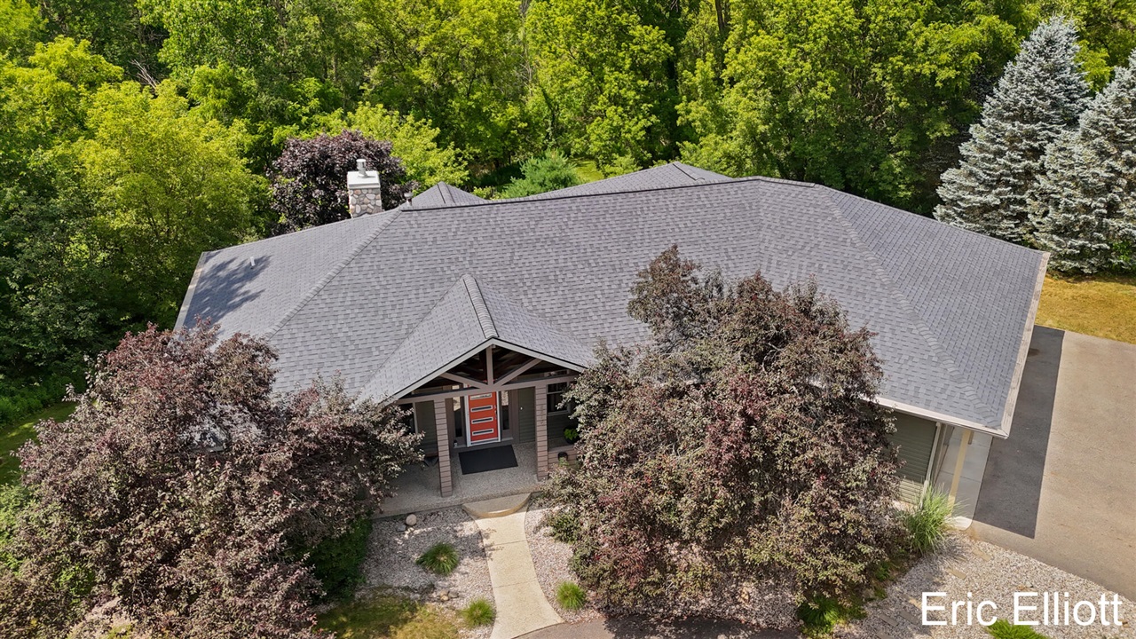 2nd image of 2219 Ne Sawmill Dr, Rockford, MI 49341 | MLS# 70545134