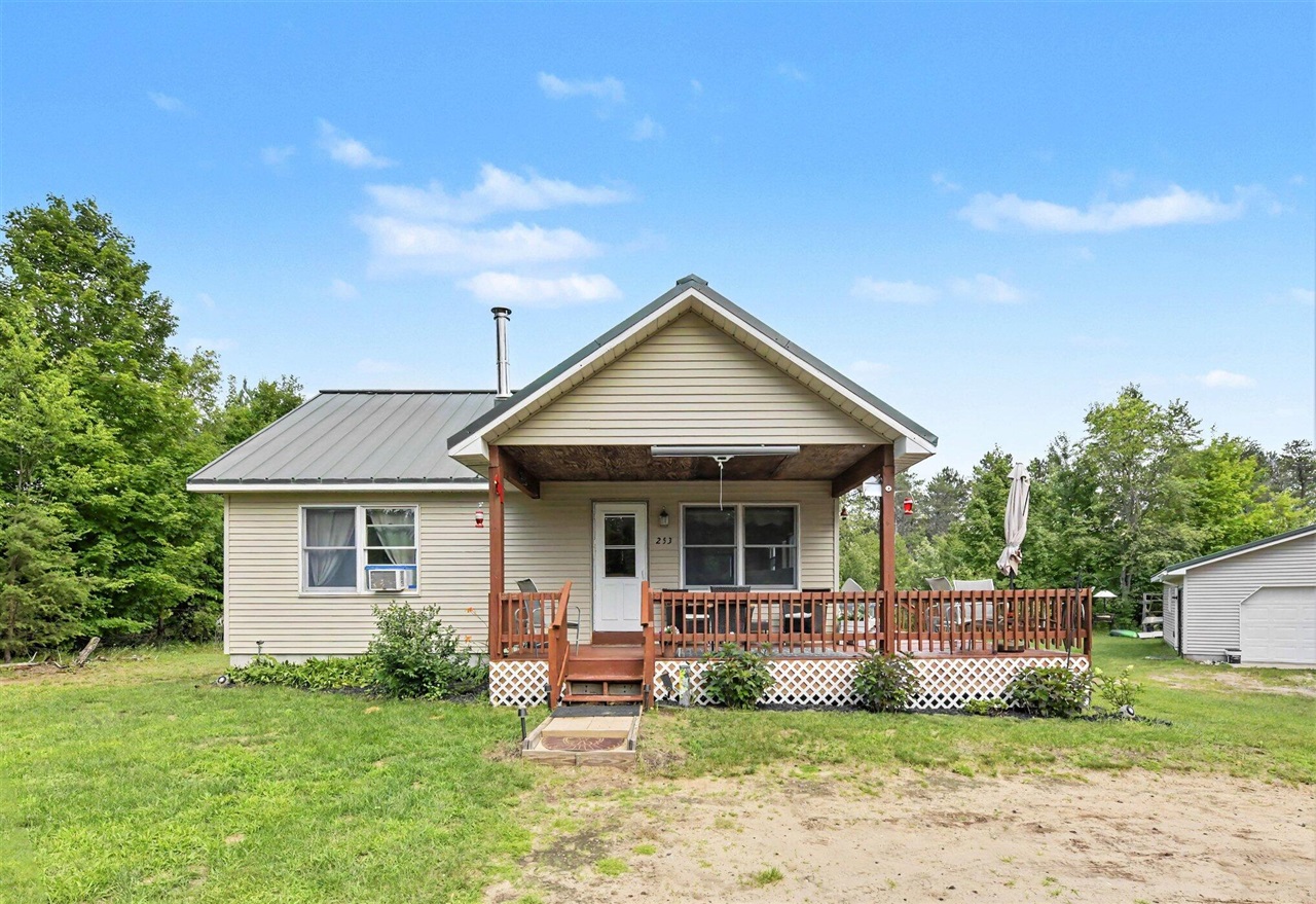 Homes for sale in Beulah, MI | 253 S Pine Tree Ln, Beulah, MI 49617 | MLS# 70545151