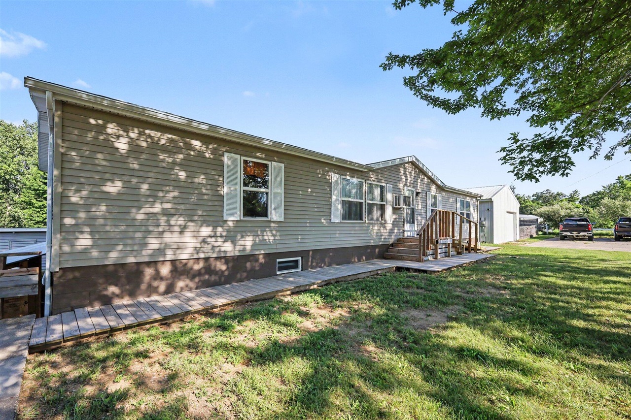 4th image of 8691 S Elm Ave, Newaygo, MI 49337 | MLS# 70545161