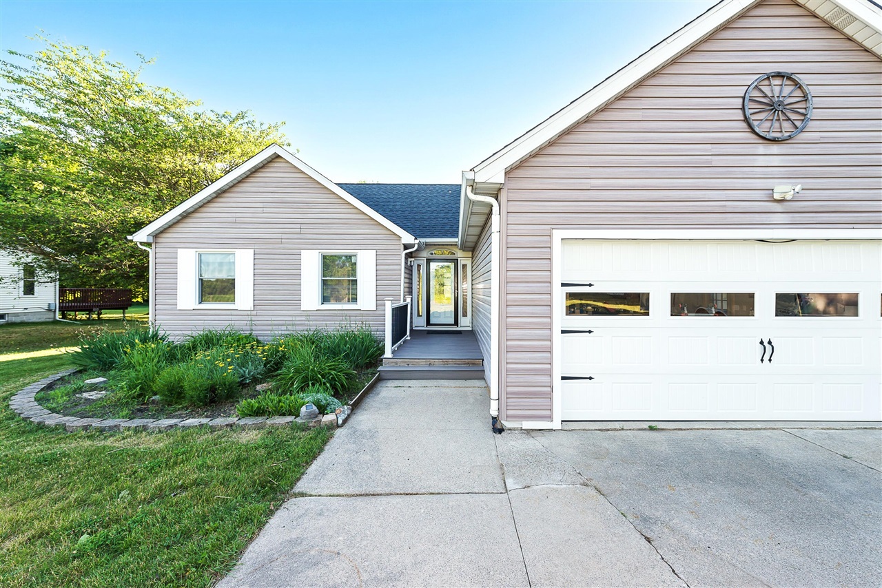 Homes for sale in Grass Lake, MI | 8280 Clear Lake Rd, Grass Lake, MI 49240 | MLS# 70545178