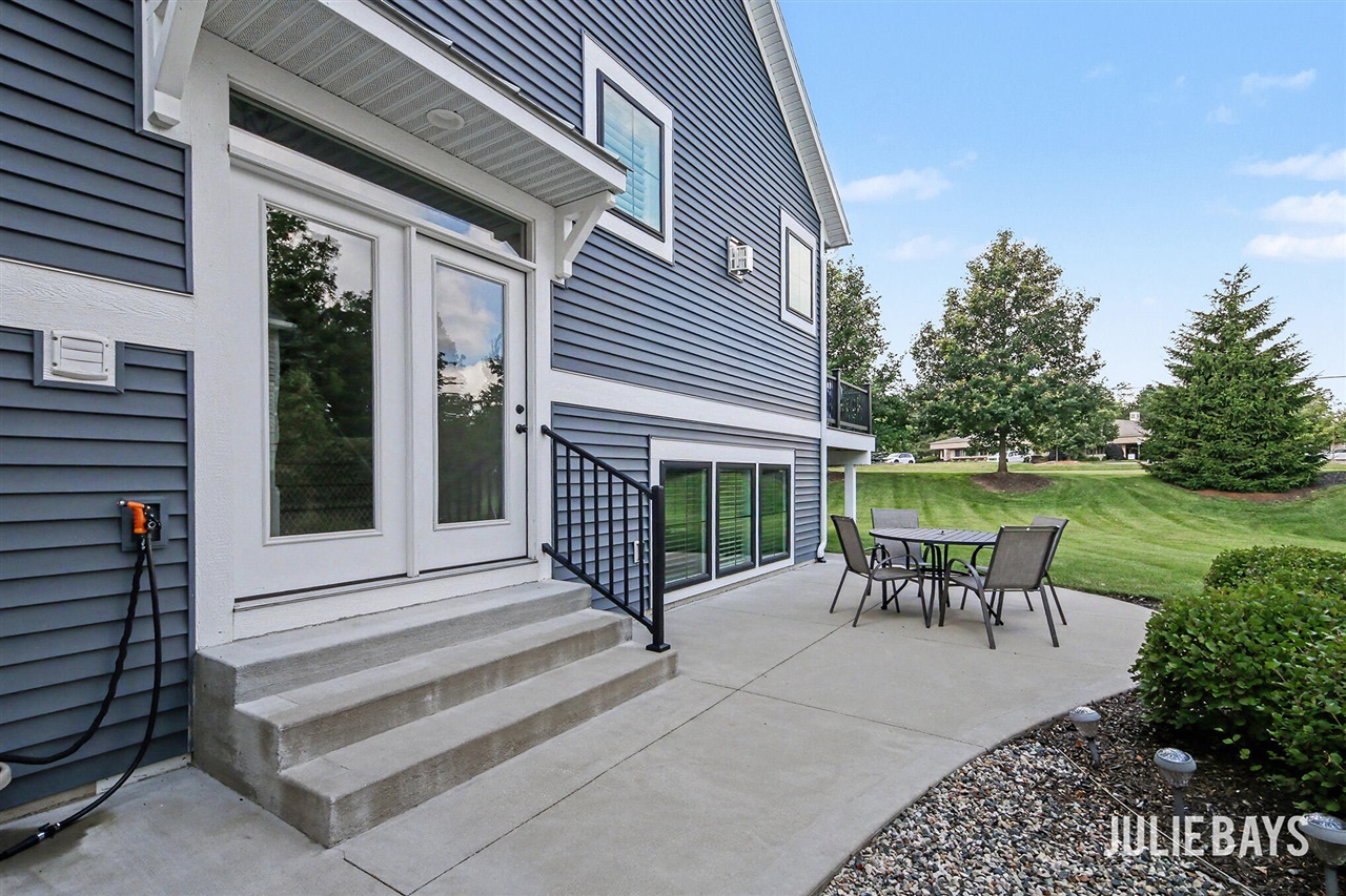 Listing Photo 3 - Condo for sale in building located at 7955 Whistle Creek Ct, Byron Center, MI 49315