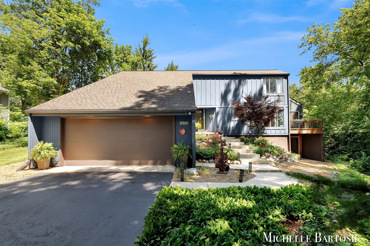 1st image of 3301 Midland Dr, Grand Rapids, MI 49546 | MLS# 70545226