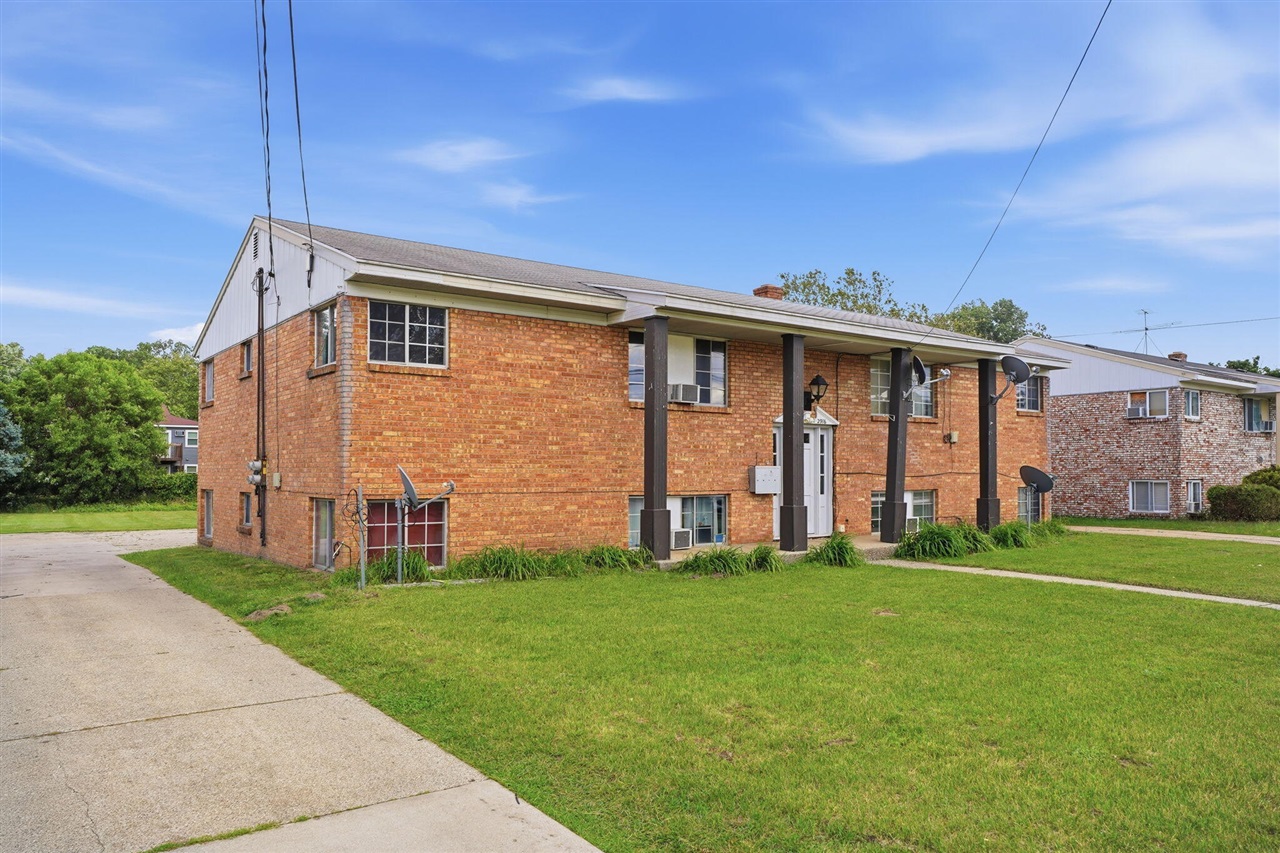 2nd image of 2916 Taft Ave, Wyoming, MI 49519 | MLS# 70545245