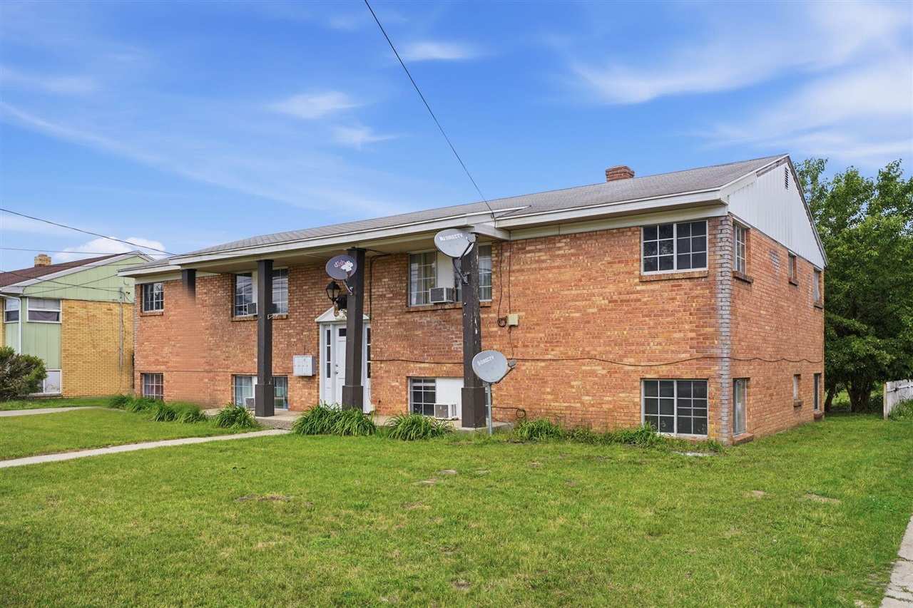 3rd image of 2916 Taft Ave, Wyoming, MI 49519 | MLS# 70545245