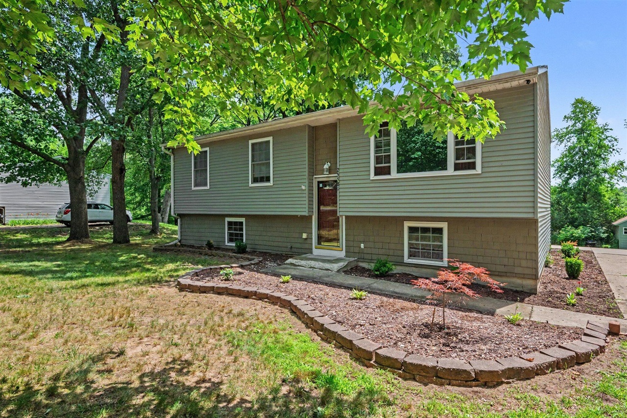 1st image of 25581 Pleasant Dr, Mattawan, MI 49071 | MLS# 70545266