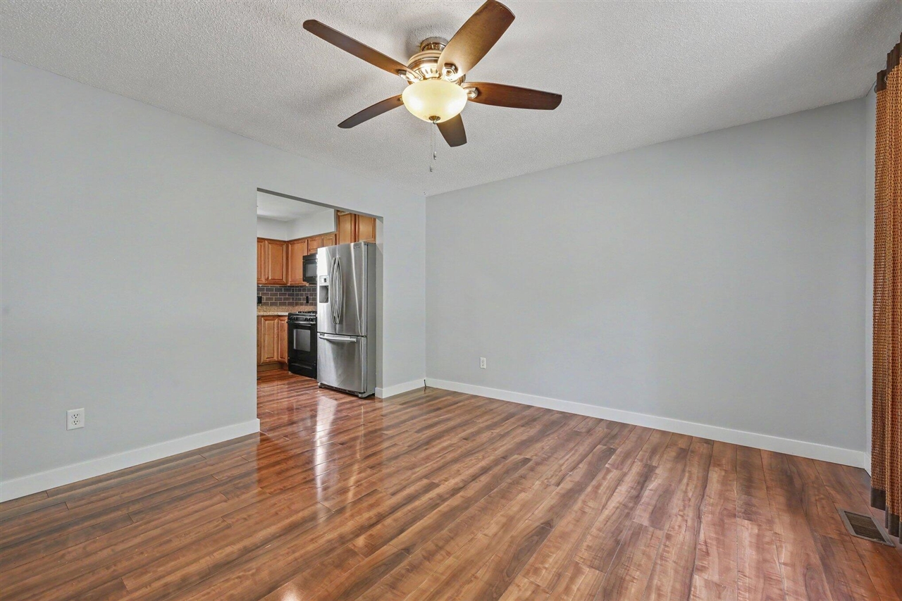 3rd image of 25581 Pleasant Dr, Mattawan, MI 49071 | MLS# 70545266