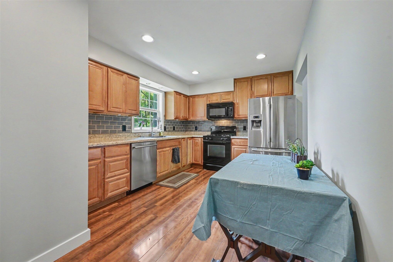 5th image of 25581 Pleasant Dr, Mattawan, MI 49071 | MLS# 70545266