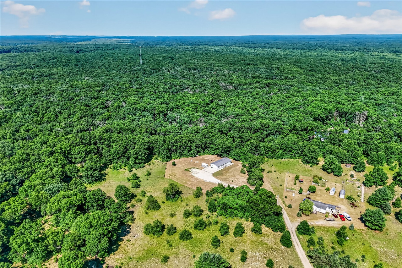 4th image of 11703 Nichols Rd, Holton, MI 49425 | MLS# 70545323