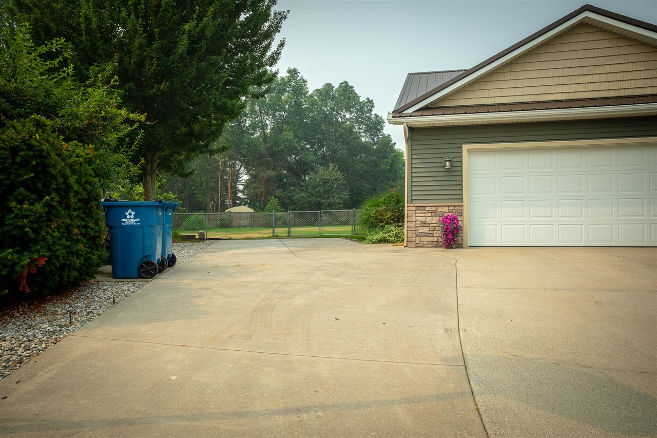 3rd image of 3403 White Aspen Ln, Muskegon, MI 49444 | MLS# 70545329