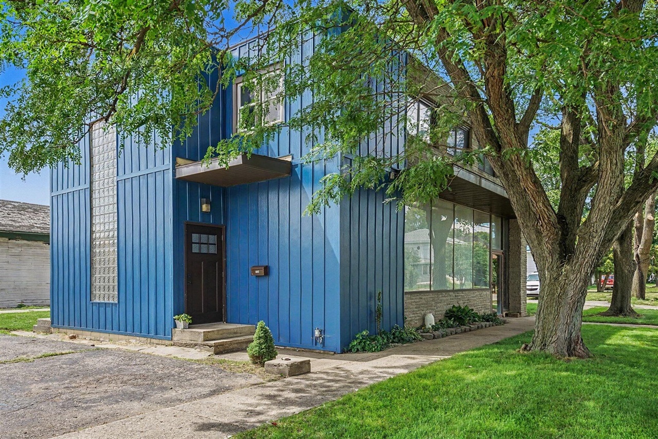 3rd image of 102 N Maple St, Sturgis, MI 49091 | MLS# 70545348