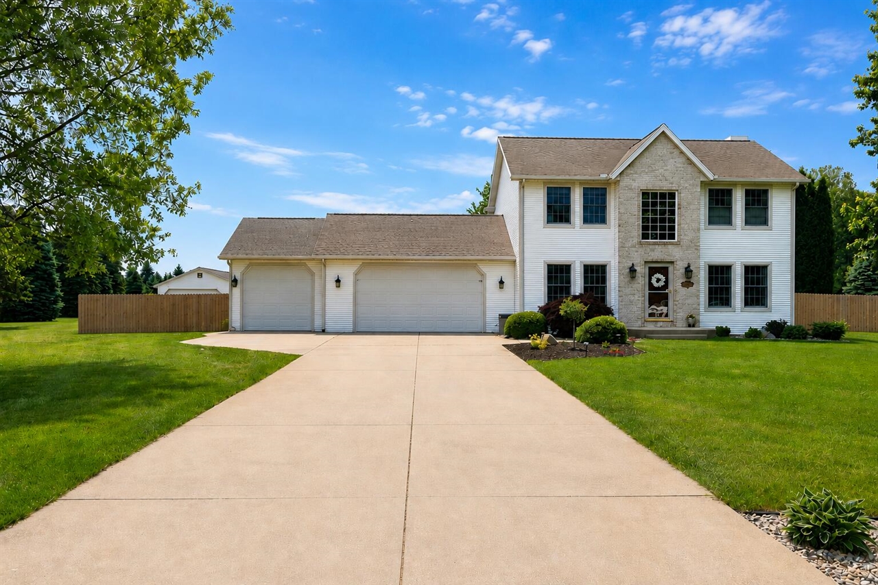 1st image of 47679 Woodfield Cir, Mattawan, MI 49071 | MLS# 70545369
