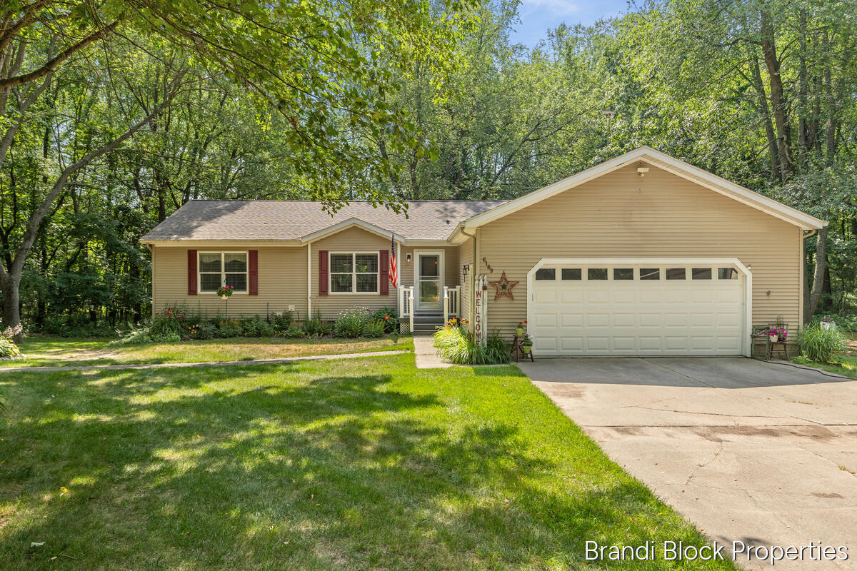 Homes for sale in Lowell, MI | 6189 Tanglewood Dr, Lowell, MI 49331 | MLS# 70545413