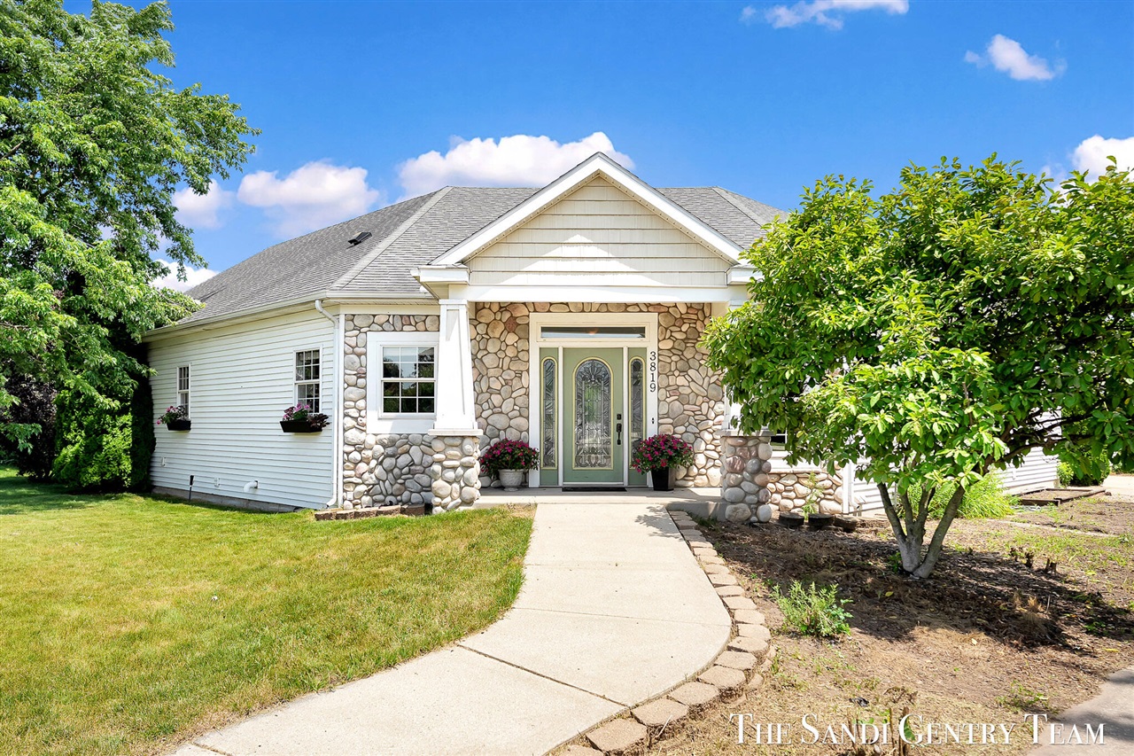 2nd image of 3819 Acadia Dr, Hudsonville, MI 49426 | MLS# 70545419