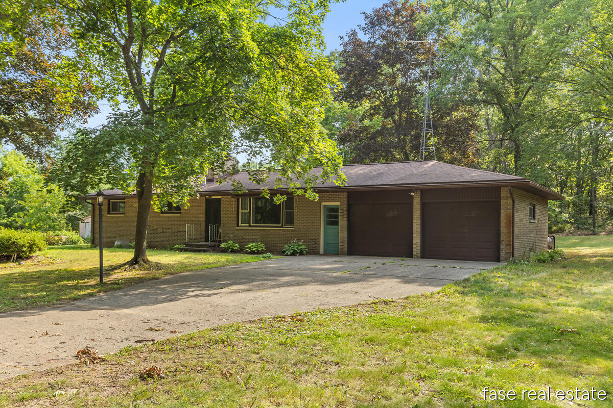 2nd image of 7676 Courtland Dr, Rockford, MI 49341 | MLS# 70545471