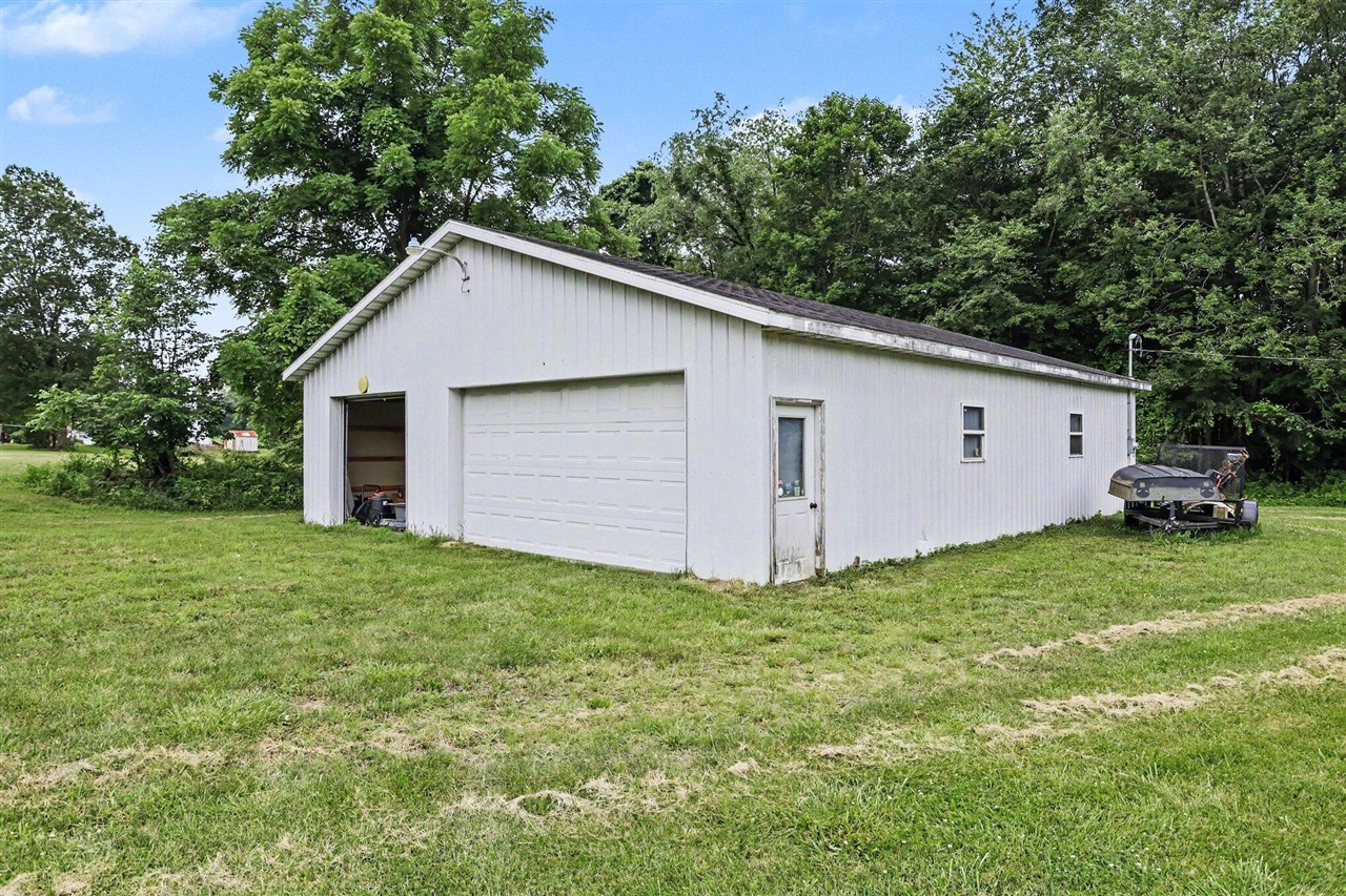 Homes for sale in Buchanan, MI | 15690 Madron Lake Rd, Buchanan, MI 49107 | MLS# 70545486